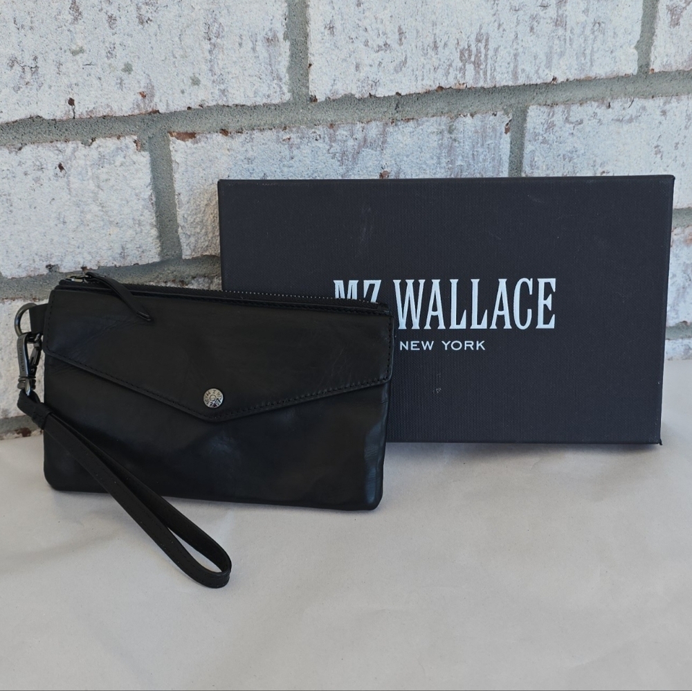 Leather Greta Wristlet